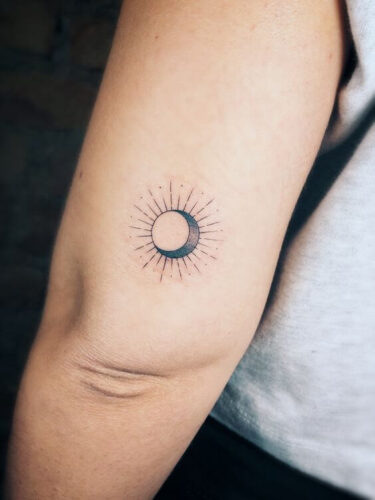 35 Tattoos That You Ll Love To The Moon And Back Laptrinhx News