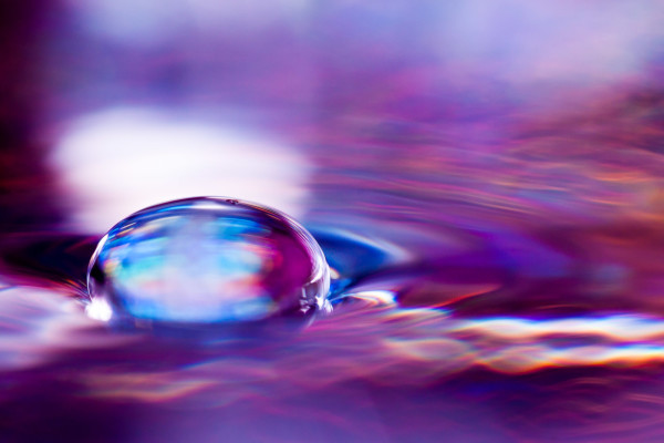 Photographer Captures Something Truly Amazing in a Single Water Droplet