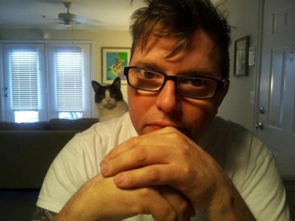 20 Hilarious Cat Photobombs