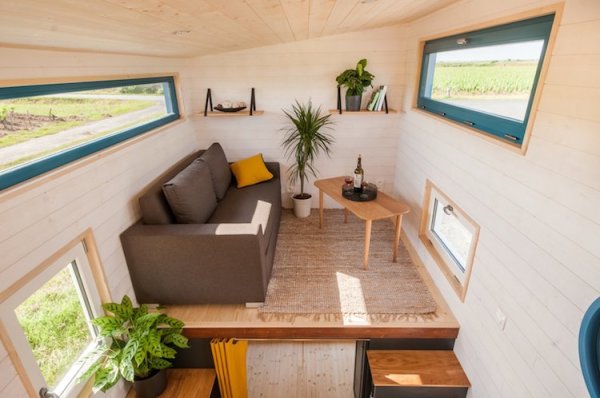 this-140-square-feet-tiny-home-has-2-bedrooms-and-lots-of-spaces